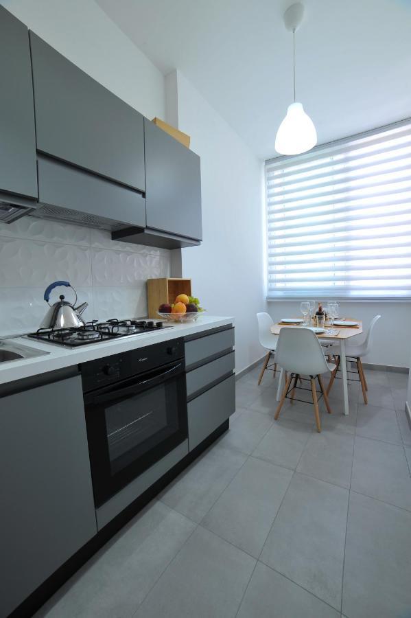 Home 22 Appartamento In Centro Storico - カターニア エクステリア 写真