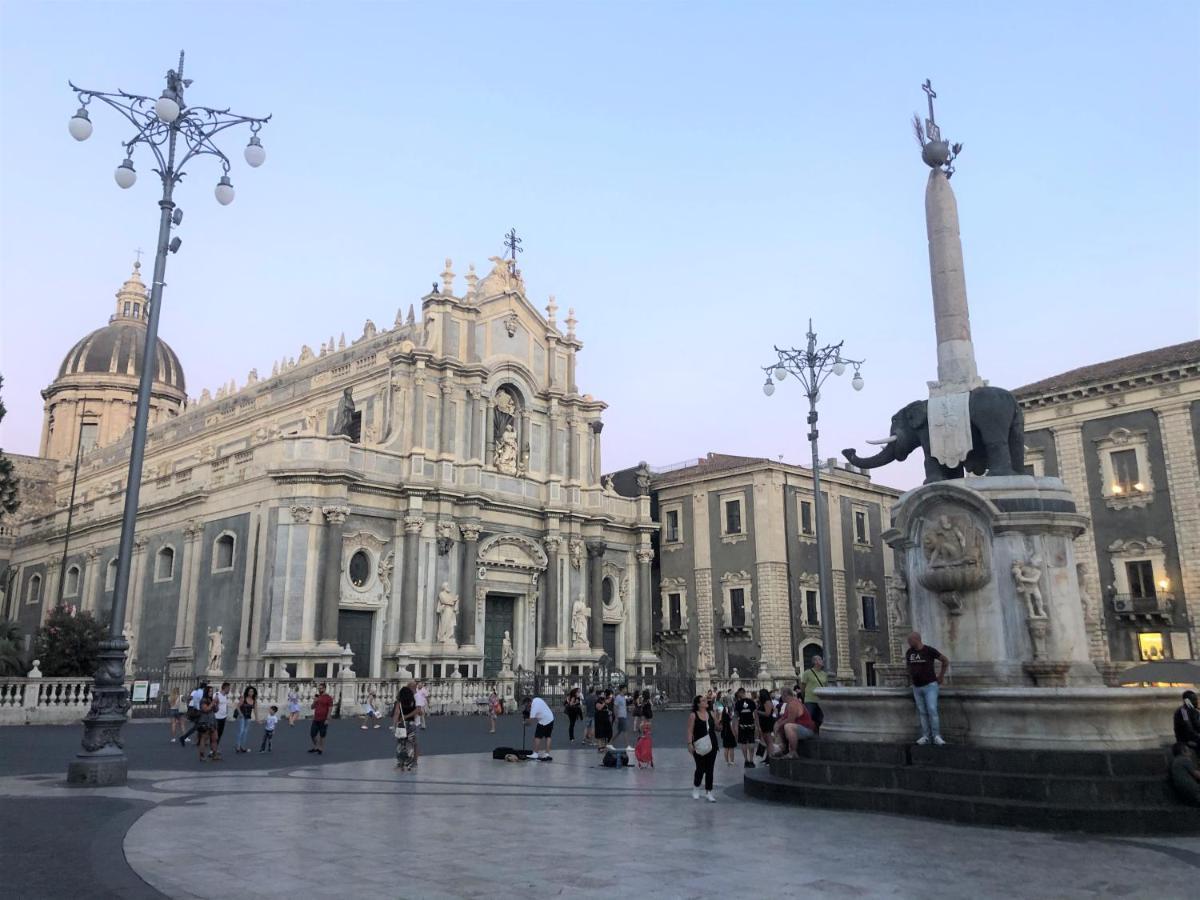 Home 22 Appartamento In Centro Storico - カターニア エクステリア 写真