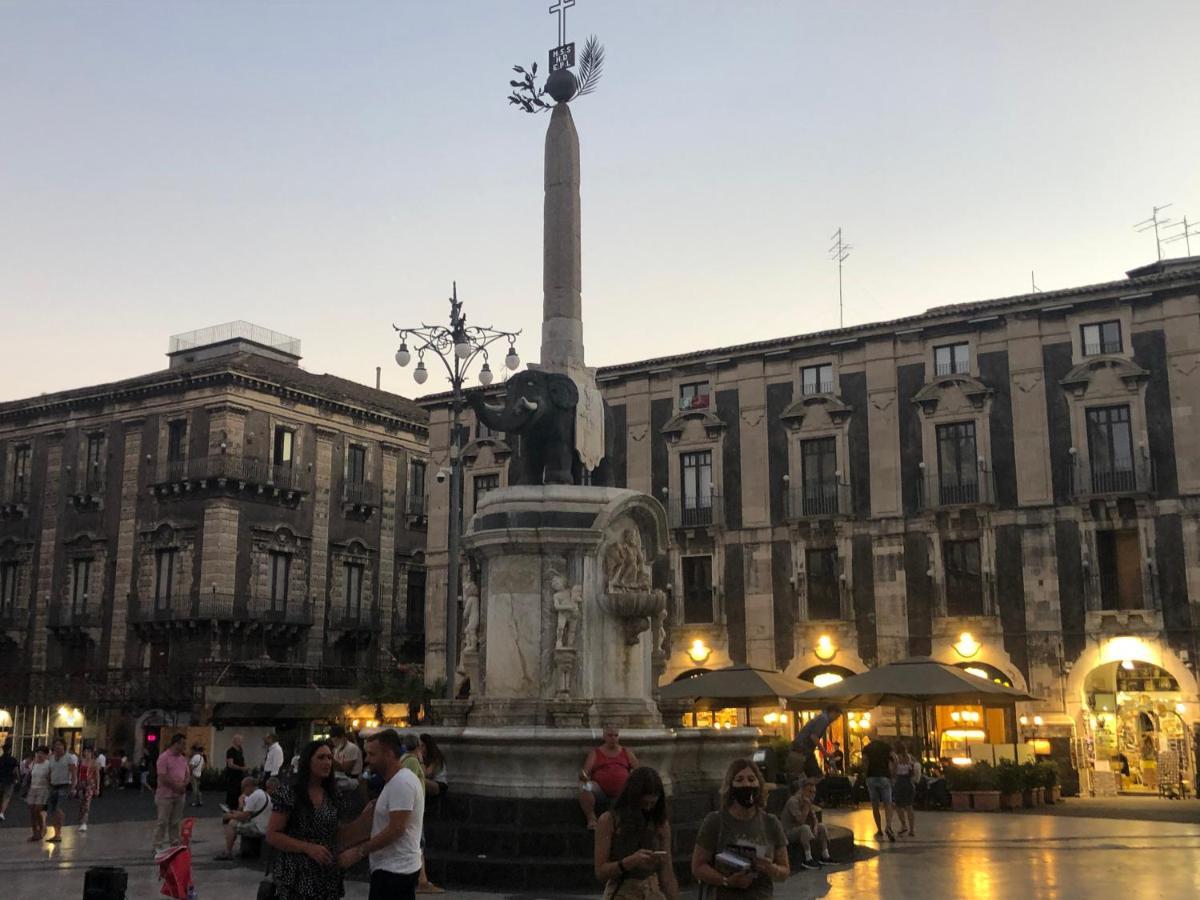 Home 22 Appartamento In Centro Storico - カターニア エクステリア 写真