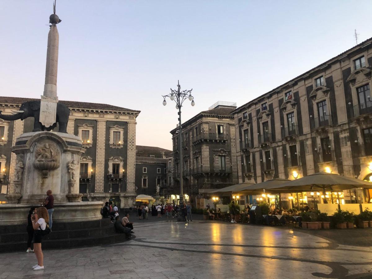 Home 22 Appartamento In Centro Storico - カターニア エクステリア 写真
