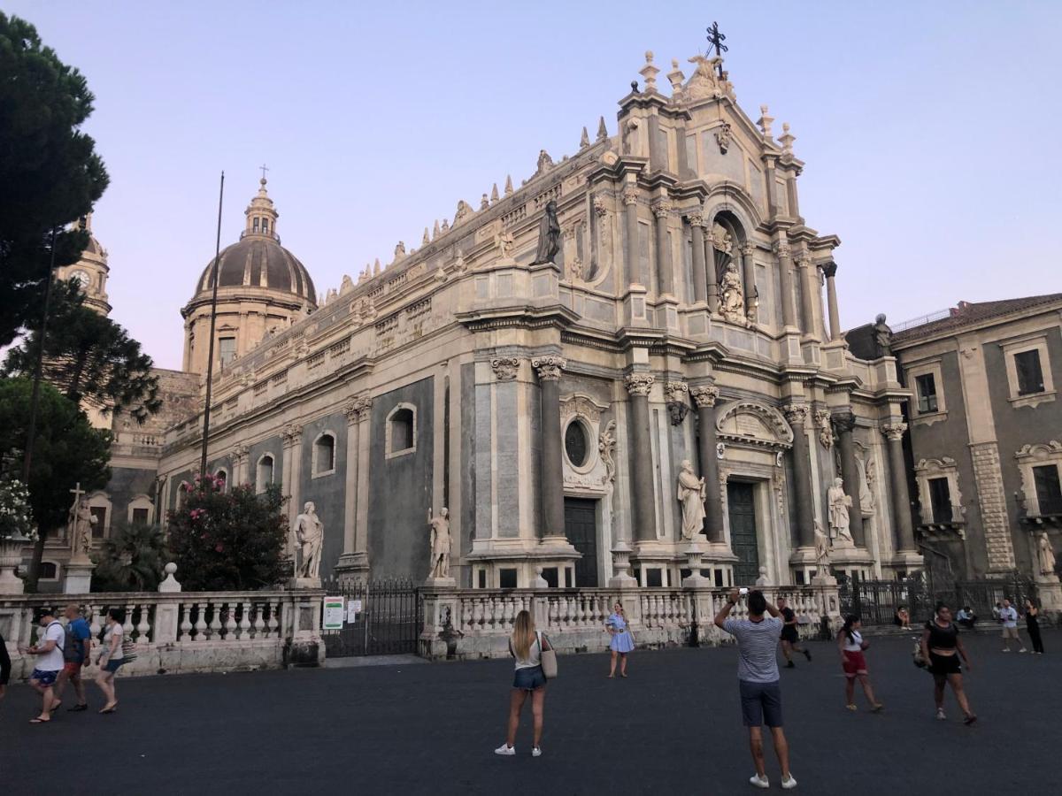 Home 22 Appartamento In Centro Storico - カターニア エクステリア 写真