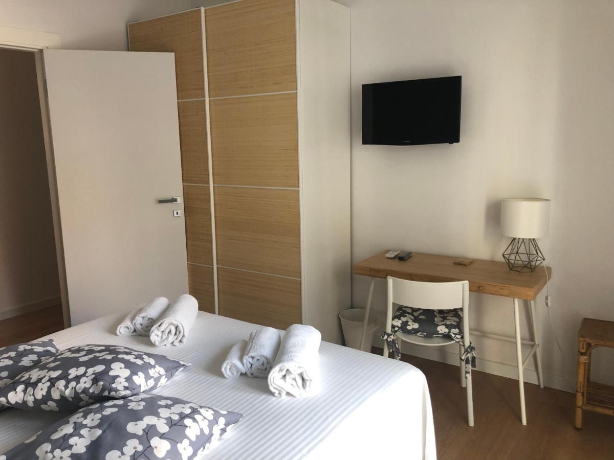 Home 22 Appartamento In Centro Storico - カターニア エクステリア 写真